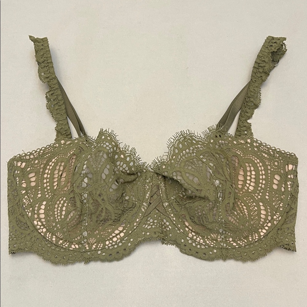 VICTORIA’S SECRET GREEN AND PINK LACE BRA SIZE 34DD
